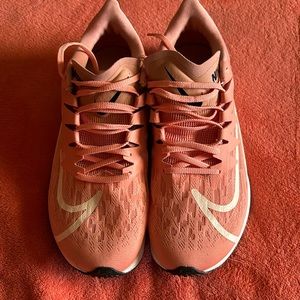 Women’s Nike Rival Fly peach in color